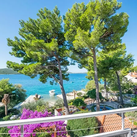 And Franka Жаборич